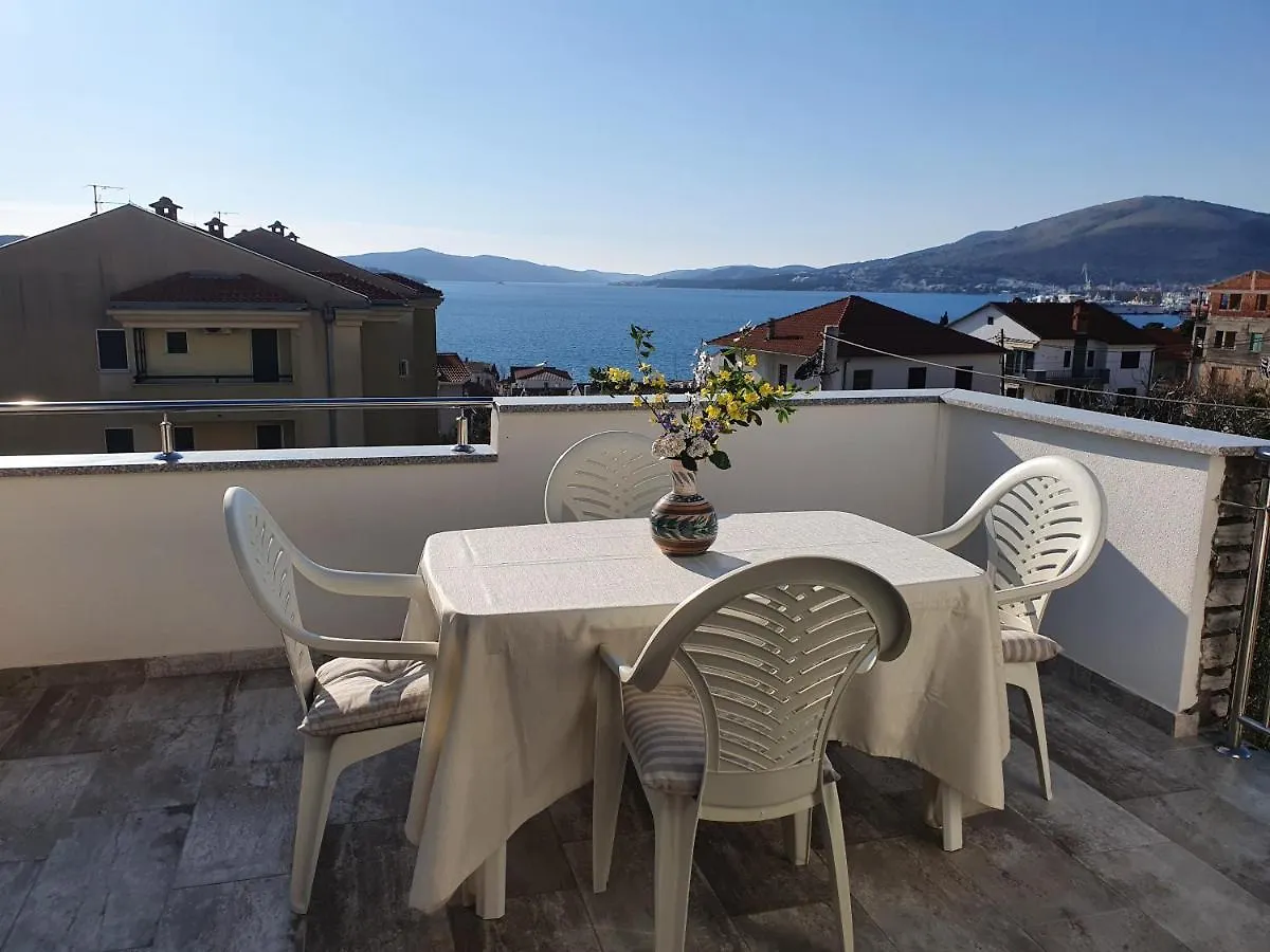 Apartment Odlicno Opremljeni Novouredeni Apartmani Iva, Okrug Gornji Trogir