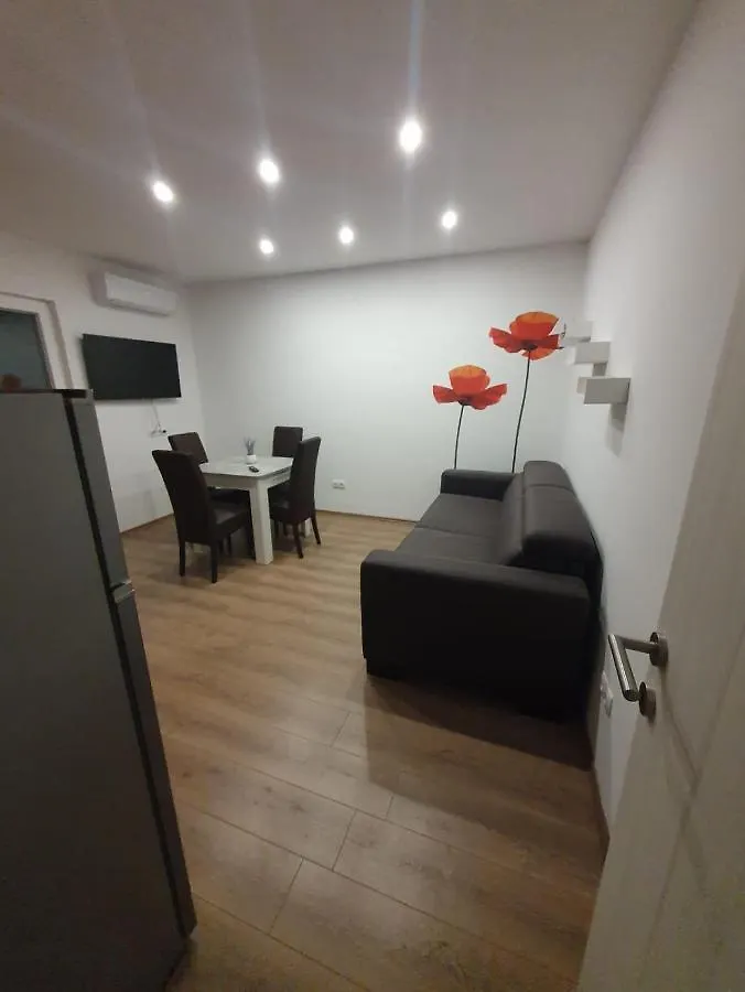 Odlicno Opremljeni Novouredeni Apartmani Iva, Okrug Gornji Trogir Apartment