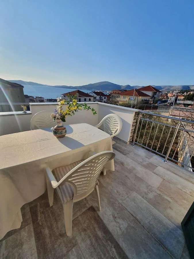 Odlicno Opremljeni Novouredeni Apartmani Iva, Okrug Gornji Trogir Apartment