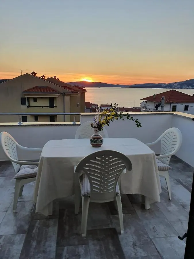 Odlicno Opremljeni Novouredeni Apartmani Iva, Okrug Gornji Trogir Apartment