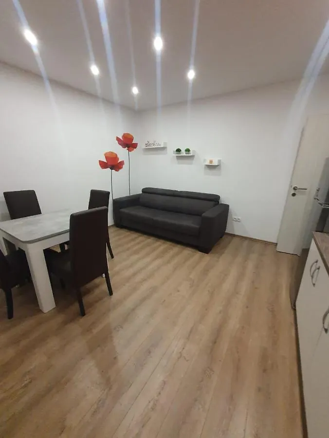Apartment Odlicno Opremljeni Novouredeni Apartmani Iva, Okrug Gornji Trogir