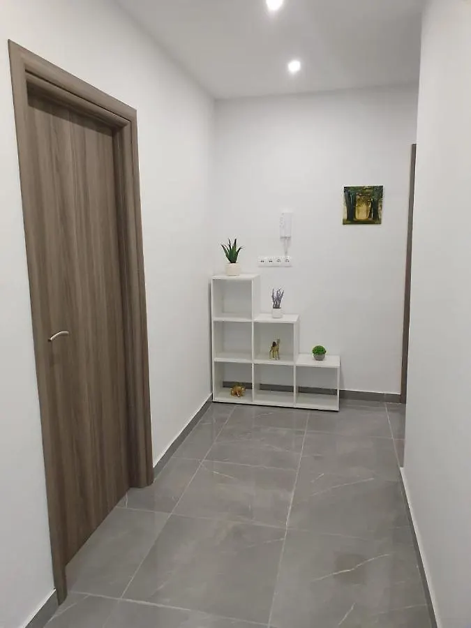 Apartment Odlicno Opremljeni Novouredeni Apartmani Iva, Okrug Gornji Trogir Croatia