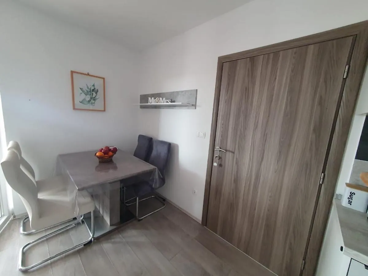 Odlicno Opremljeni Novouredeni Apartmani Iva, Okrug Gornji Trogir