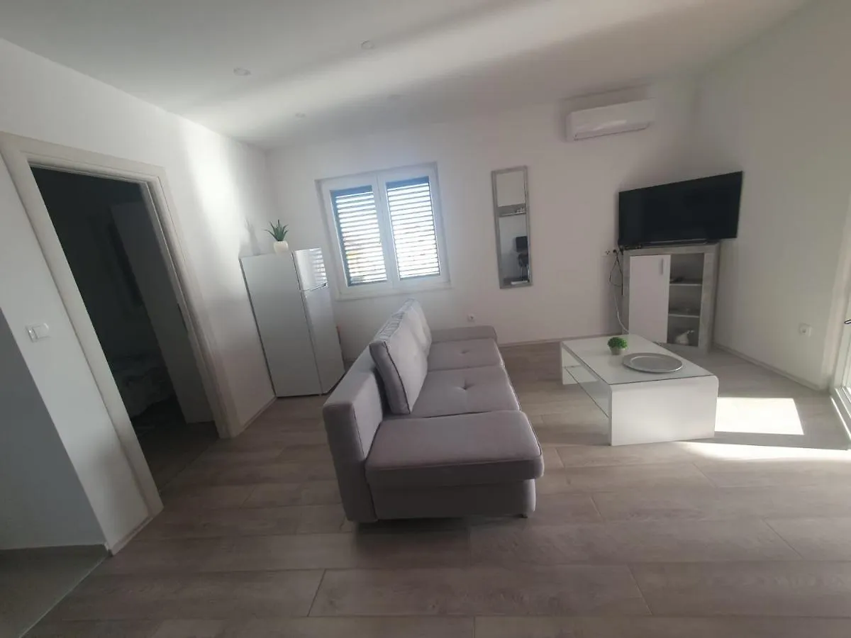 Odlicno Opremljeni Novouredeni Apartmani Iva, Okrug Gornji Trogir Apartment
