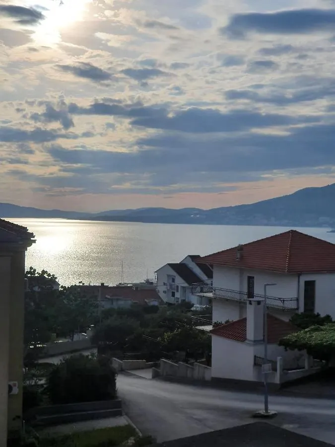 Odlicno Opremljeni Novouredeni Apartmani Iva, Okrug Gornji Trogir