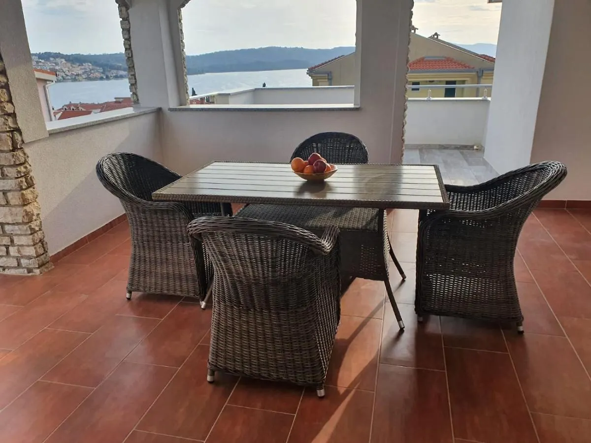 Apartment Odlicno Opremljeni Novouredeni Apartmani Iva, Okrug Gornji Trogir