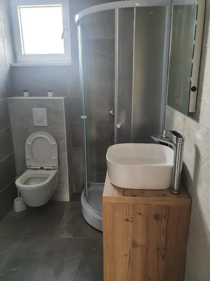 Apartment Odlicno Opremljeni Novouredeni Apartmani Iva, Okrug Gornji Trogir
