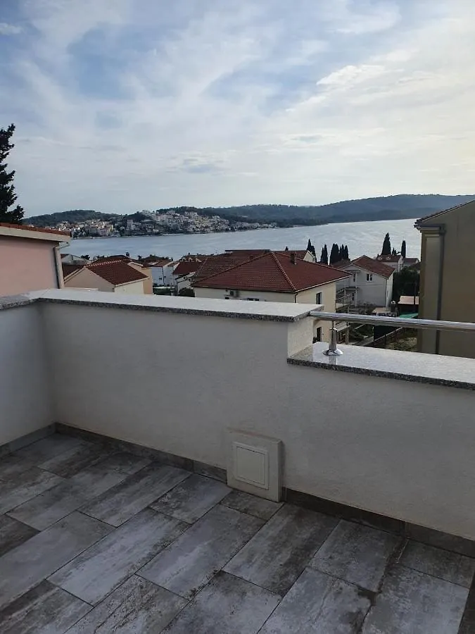 Odlicno Opremljeni Novouredeni Apartmani Iva, Okrug Gornji Trogir Apartment