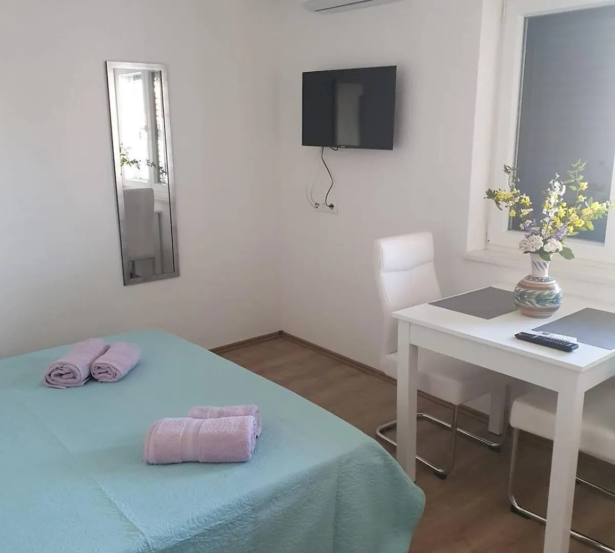 Odlicno Opremljeni Novouredeni Apartmani Iva, Okrug Gornji Trogir