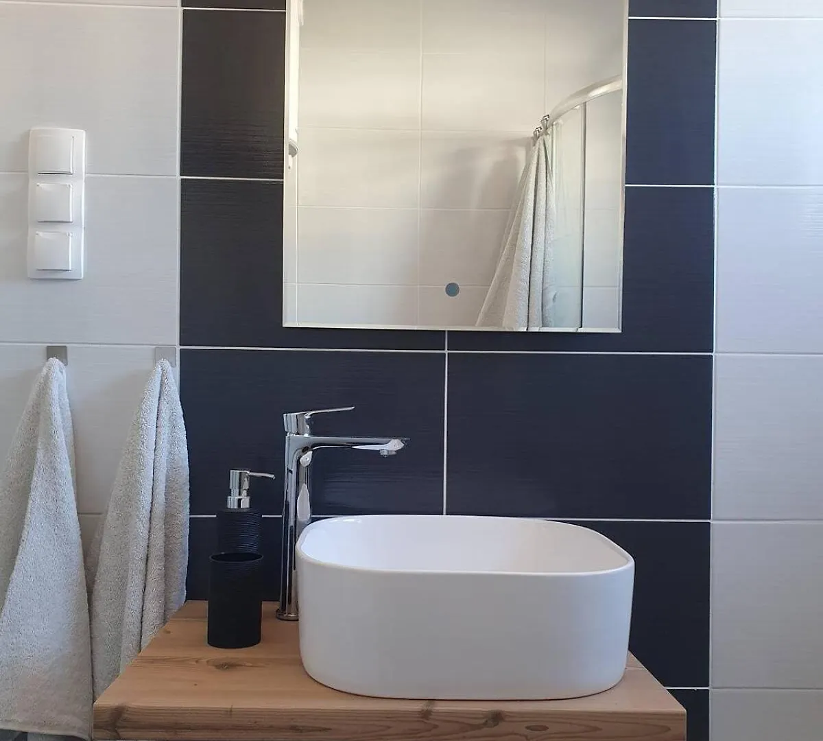 Odlicno Opremljeni Novouredeni Apartmani Iva, Okrug Gornji Trogir Apartment