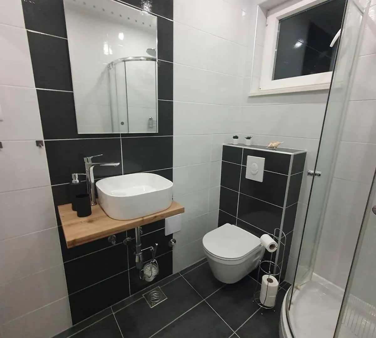 Apartment Odlicno Opremljeni Novouredeni Apartmani Iva, Okrug Gornji Trogir