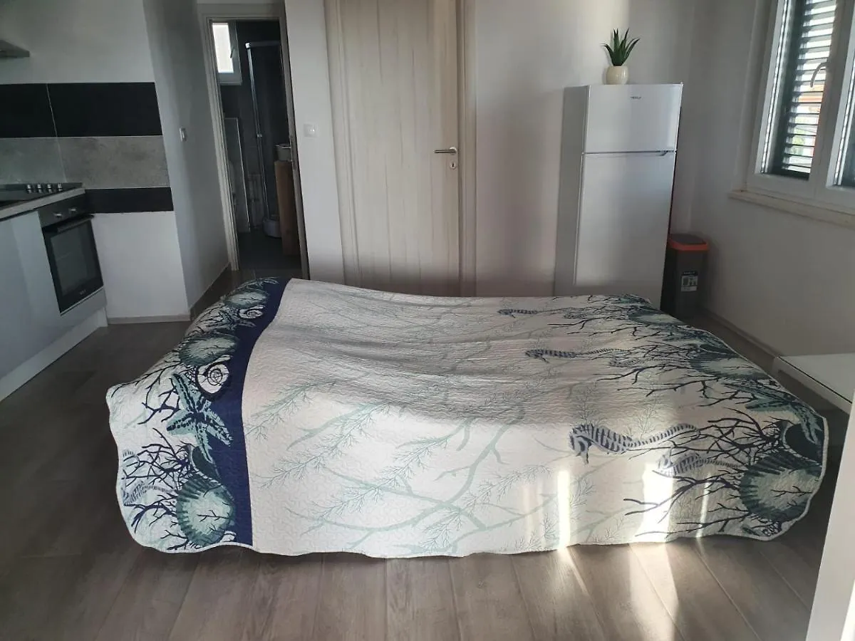 Odlicno Opremljeni Novouredeni Apartmani Iva, Okrug Gornji Traù 0*,  Croazia