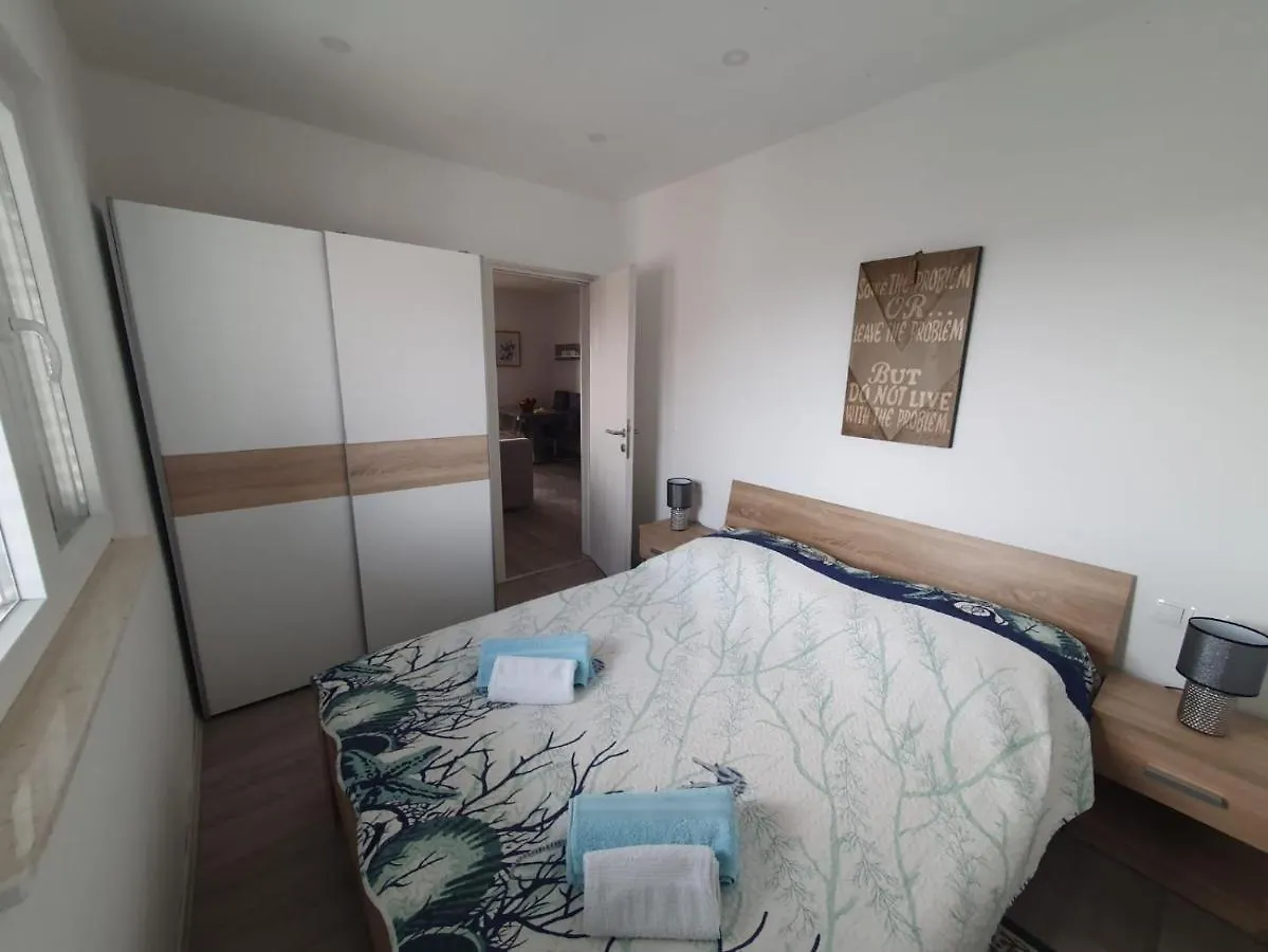 Odlicno Opremljeni Novouredeni Apartmani Iva, Okrug Gornji Traù 0*,