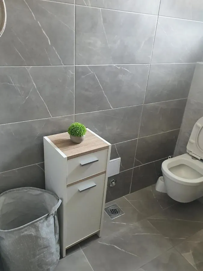 Odlicno Opremljeni Novouredeni Apartmani Iva, Okrug Gornji Traù Appartamento