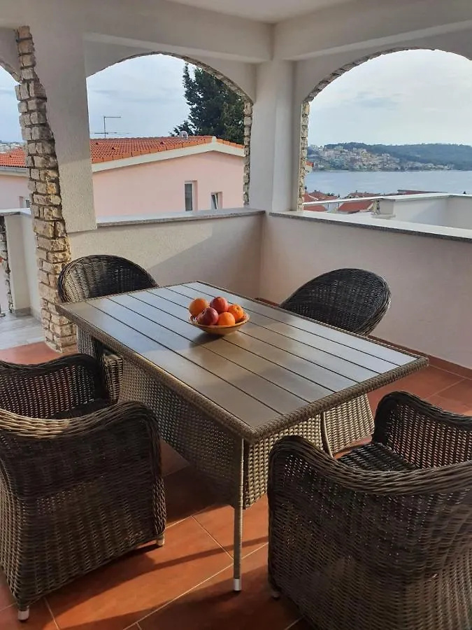 Appartamento Odlicno Opremljeni Novouredeni Apartmani Iva, Okrug Gornji Traù