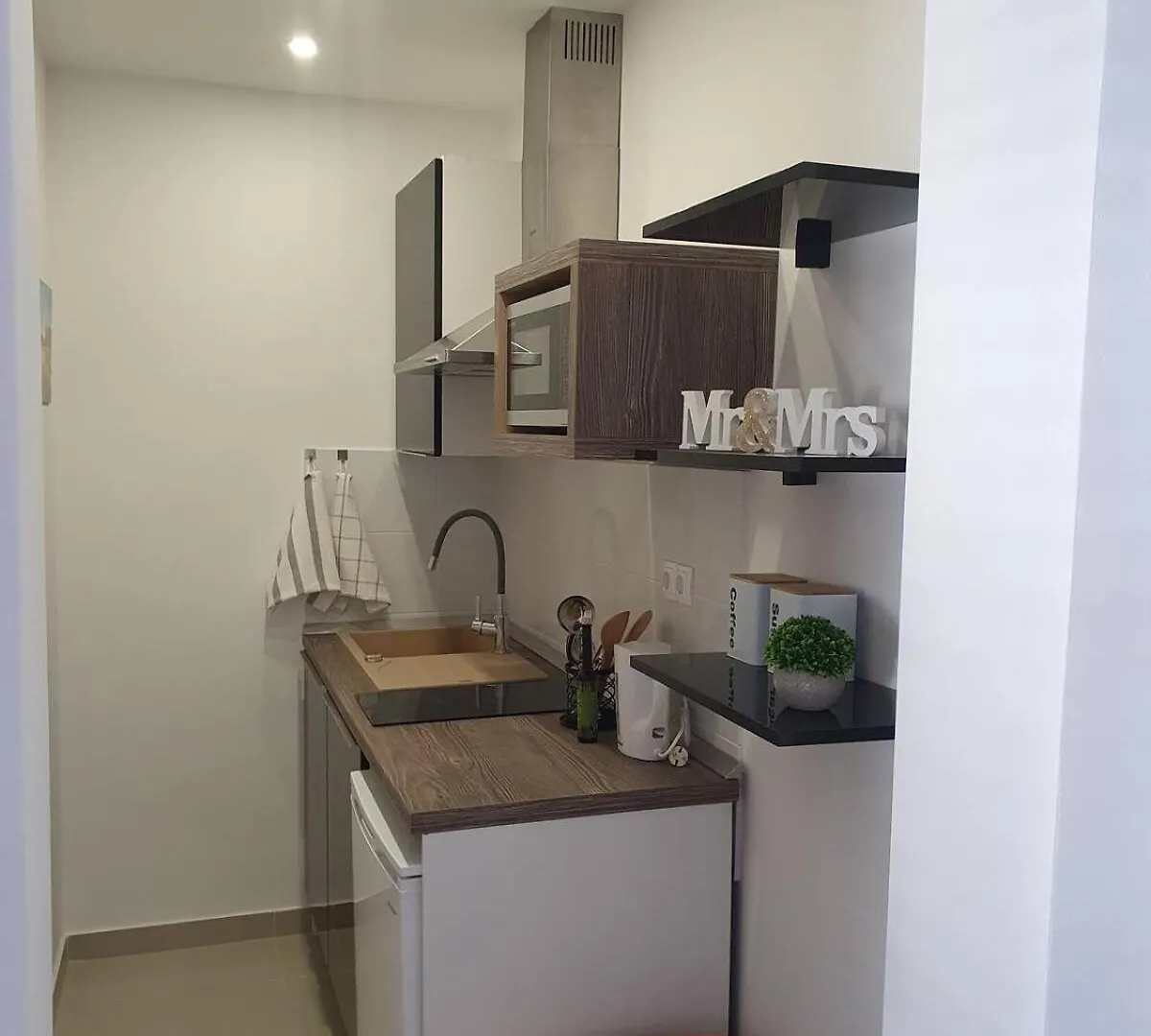 Odlicno Opremljeni Novouredeni Apartmani Iva, Okrug Gornji Trogir Croatia
